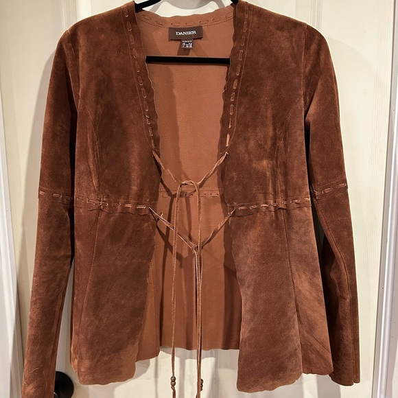 Vintage Danier sued leather jacket with two ties. Small hole in one armpit. - Picture 5 of 6